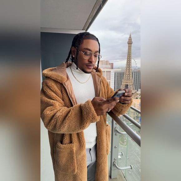 Meet your Posher, Gianni - Picture 1 of 2